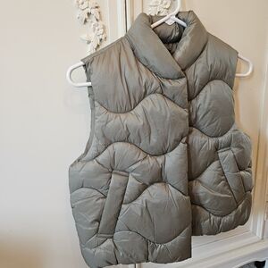 Zara Green Puffer Vest in size 8/9